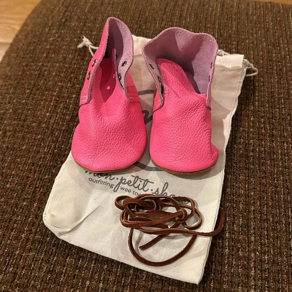 MON PETIT unisex The Oxford Shocking Pink Soft Leather Shoes